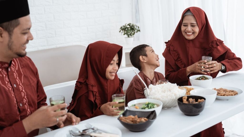 Di Usia Berapa Saat yang Tepat untuk Anak Belajar Berpuasa?