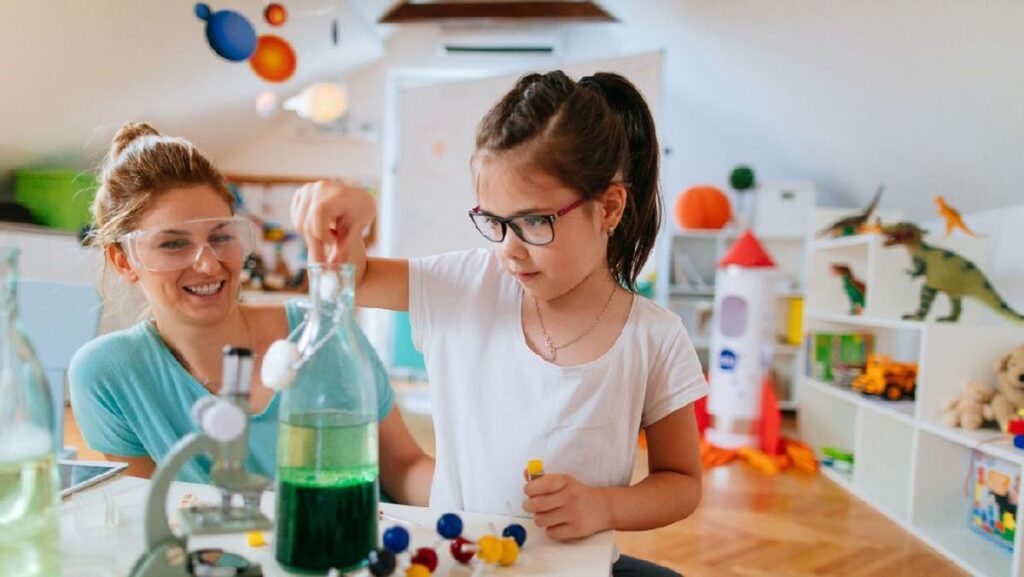 Bunda Wajib Coba! 4 Kegiatan Seru Ini Bikin Kreativitas & Imajinasi Anak Melejit di Rumah!