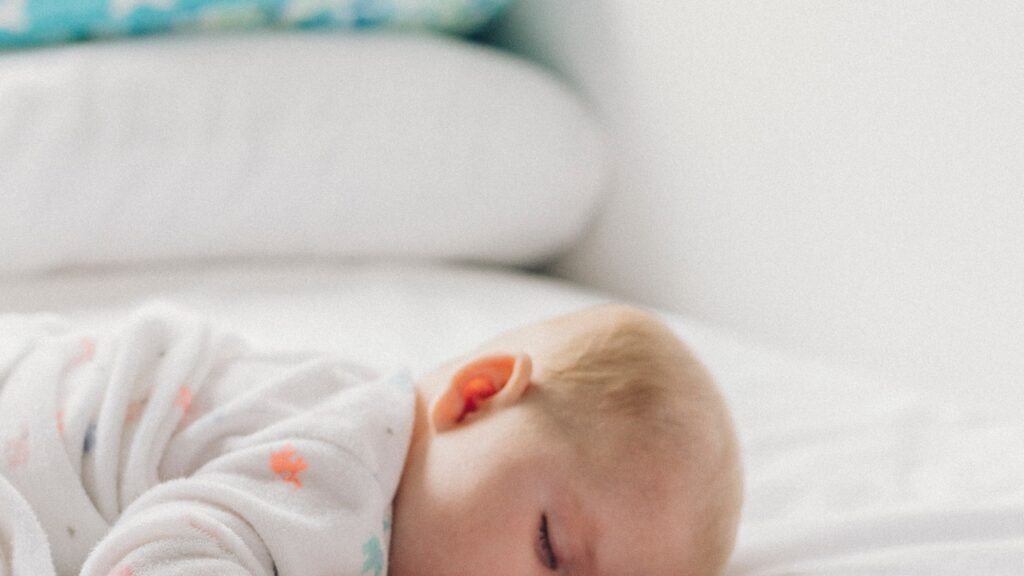 Menguak Sleep Training: Solusi Ampuh atau Bahaya Tersembunyi untuk Bayi?