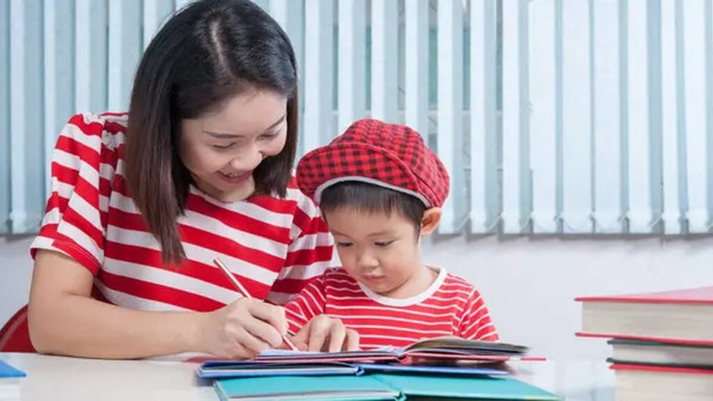 Parenting Modern vs Tradisional Bikin Bingung Orang Tua Ini Bedanya dan Mana yang Paling Efektif!