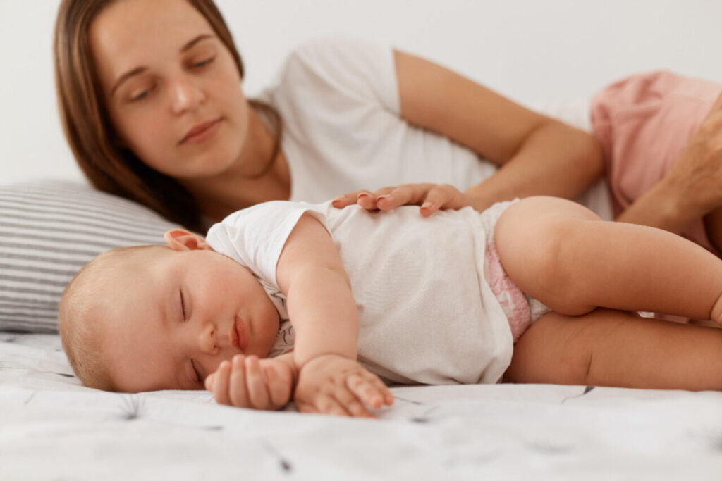 Menguak Sleep Training: Solusi Ampuh atau Bahaya Tersembunyi untuk Bayi?