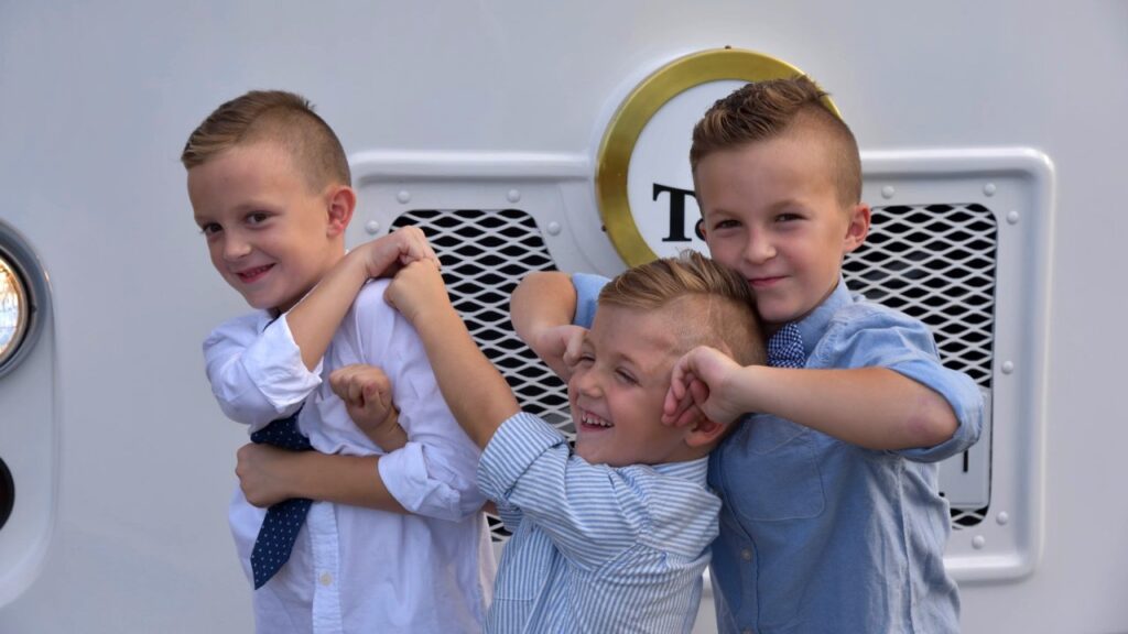 Tips Mengatasi Sibling Rivalry Tanpa Memihak Agar Anak Disiplin