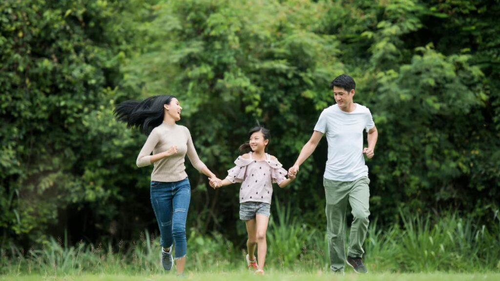 Orang Tua Karier Wajib Tahu! Cara Sederhana Menjaga Ikatan Emosional dengan Anak