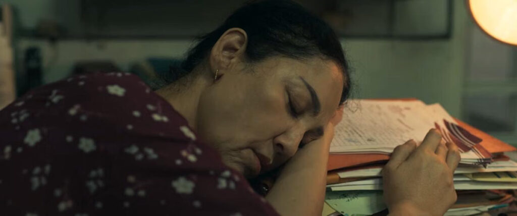 Relate Banget! 3 Nilai Parenting di Film Senin Harga Naik Ini Bikin Orang Tua Tersentuh