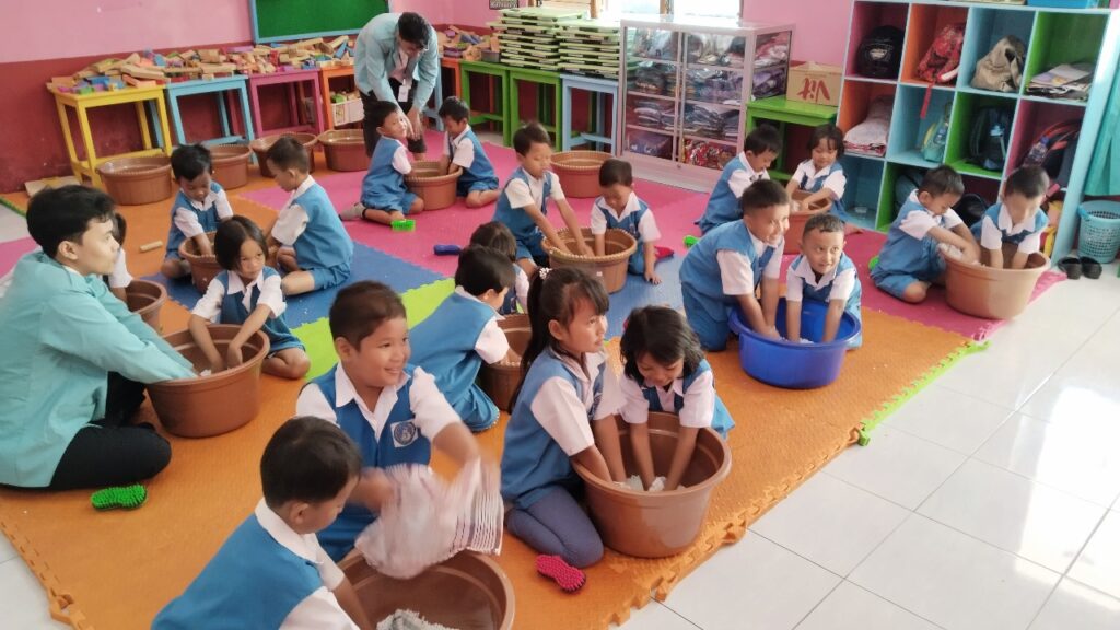 Wajib Belajar Diperpanjang! Mendikdasmen Dorong Satu Desa Satu TK untuk Masa Depan Anak Indonesia
