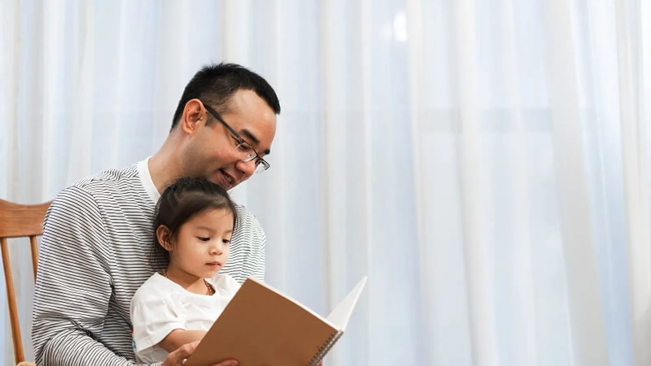 Mengapa Sifat Ayah Bisa Lebih Mengalah ke Anak?