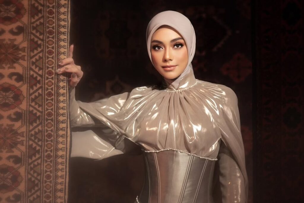 Celine Evangelista Panen Pujian Setelah Ajari Anaknya Wudhu dan Salat