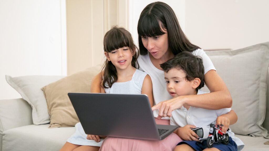 IDAI Soroti Tekanan Parenting Digital, Kondisi Mental Anak Jadi Taruhannya