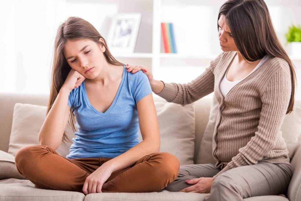 Banyak Orang Tua Tak Sadar! 8 Tanda Ini Menunjukkan Anda Over Protektif pada Anak